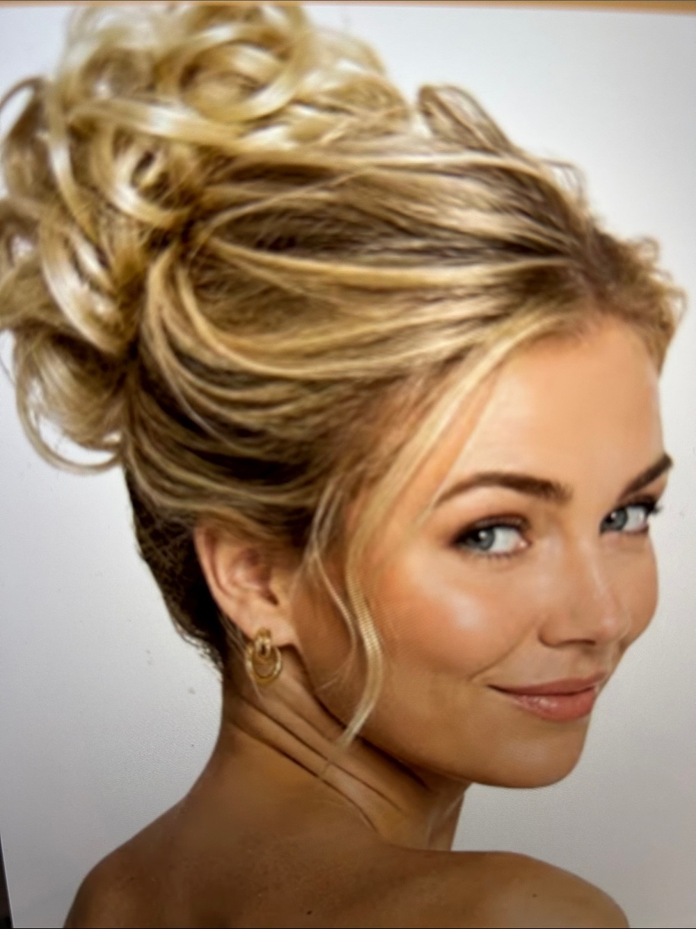 Stylish Blonde Clip-In Hair Bun - Premium Updo
